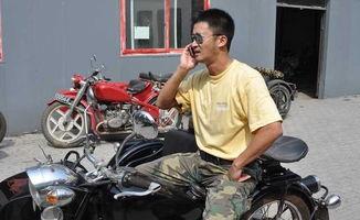 吴京座驾国产摩托车视频