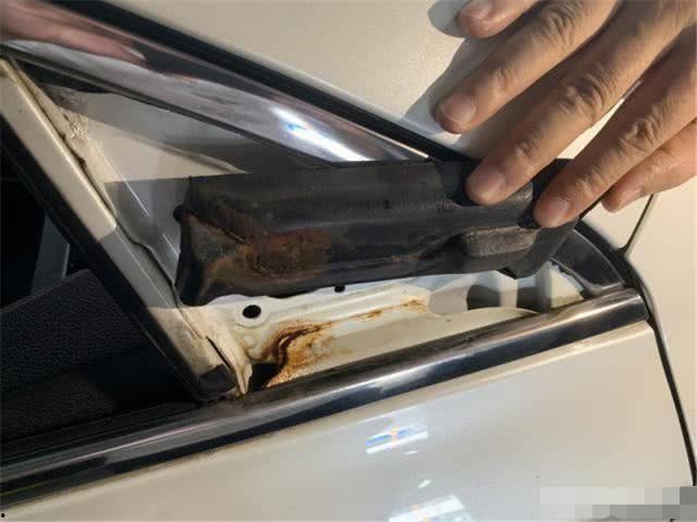 国产汽车渗水视频真实吗,真相揭秘还是网络谣言？  第1张